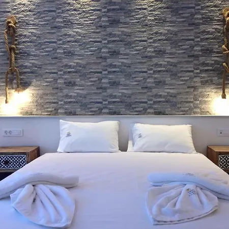 Advice Deluxe Hotel *